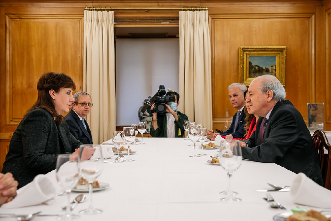 rui rio almoca com a embaixadora da ucrania